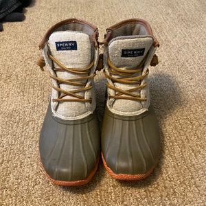 Used sperry duck boots size 7.5